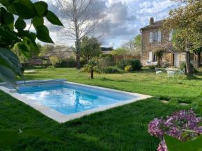 Mas Les Romarins, 10 min d'Uzès, piscine et grand jardin clos, jeux, nid de repos et base pour activités dans le Gard